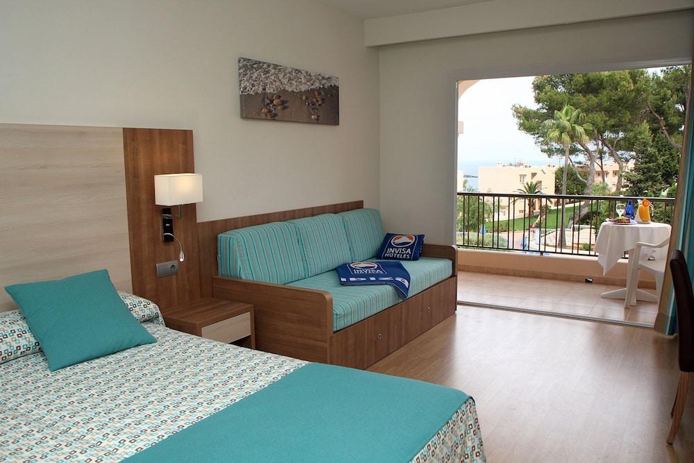 Invisa Hotel Club Cala Blanca Playa DPlaya Des Figueral Екстериор снимка