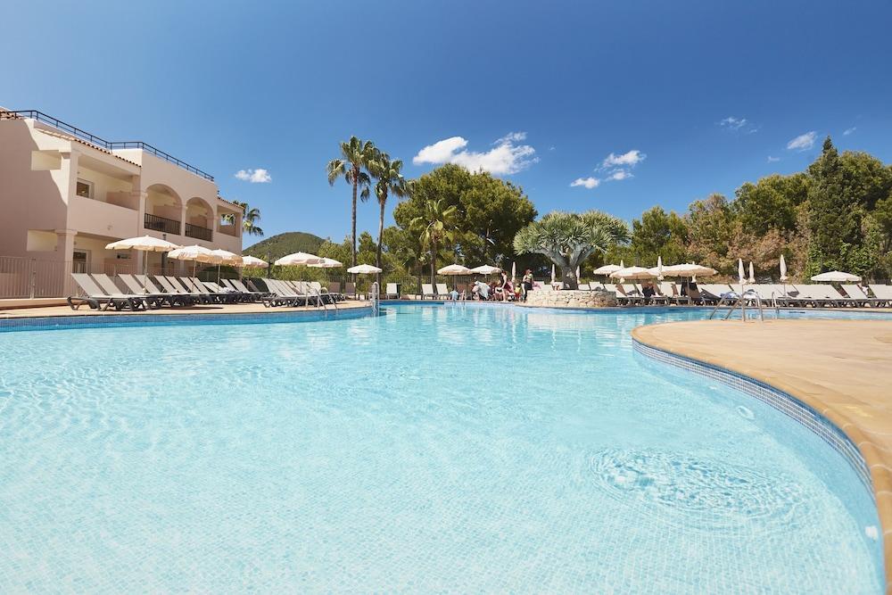 Invisa Hotel Club Cala Blanca Playa DPlaya Des Figueral Екстериор снимка