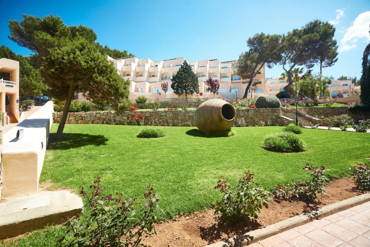 Invisa Hotel Club Cala Blanca Playa DPlaya Des Figueral Екстериор снимка