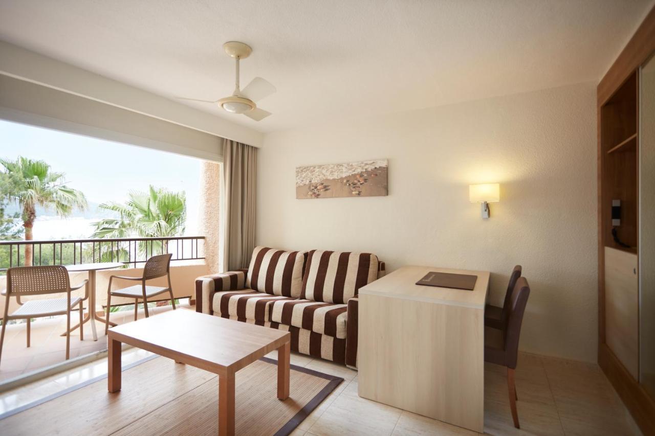 Invisa Hotel Club Cala Blanca Playa DPlaya Des Figueral Екстериор снимка