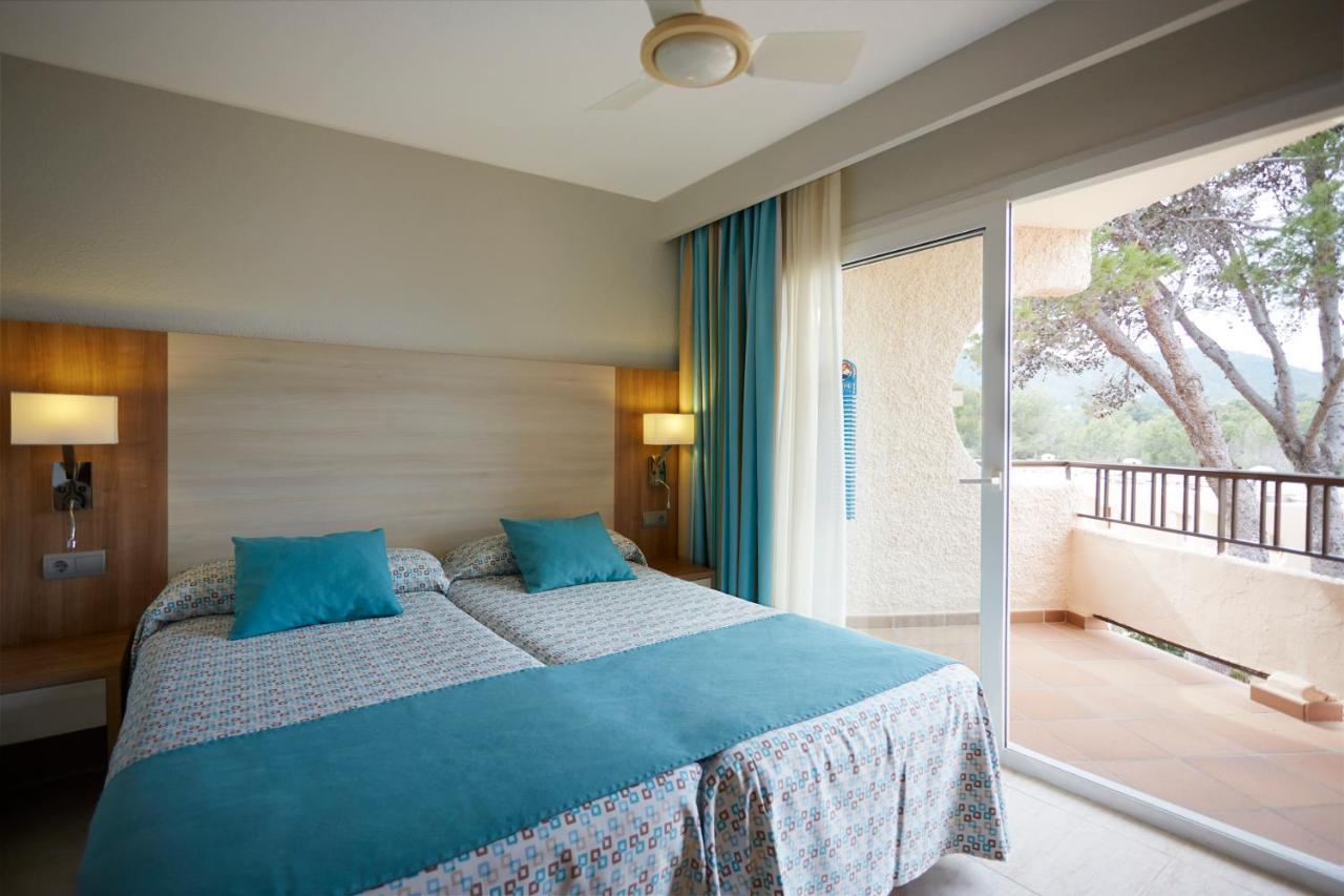 Invisa Hotel Club Cala Blanca Playa DPlaya Des Figueral Екстериор снимка