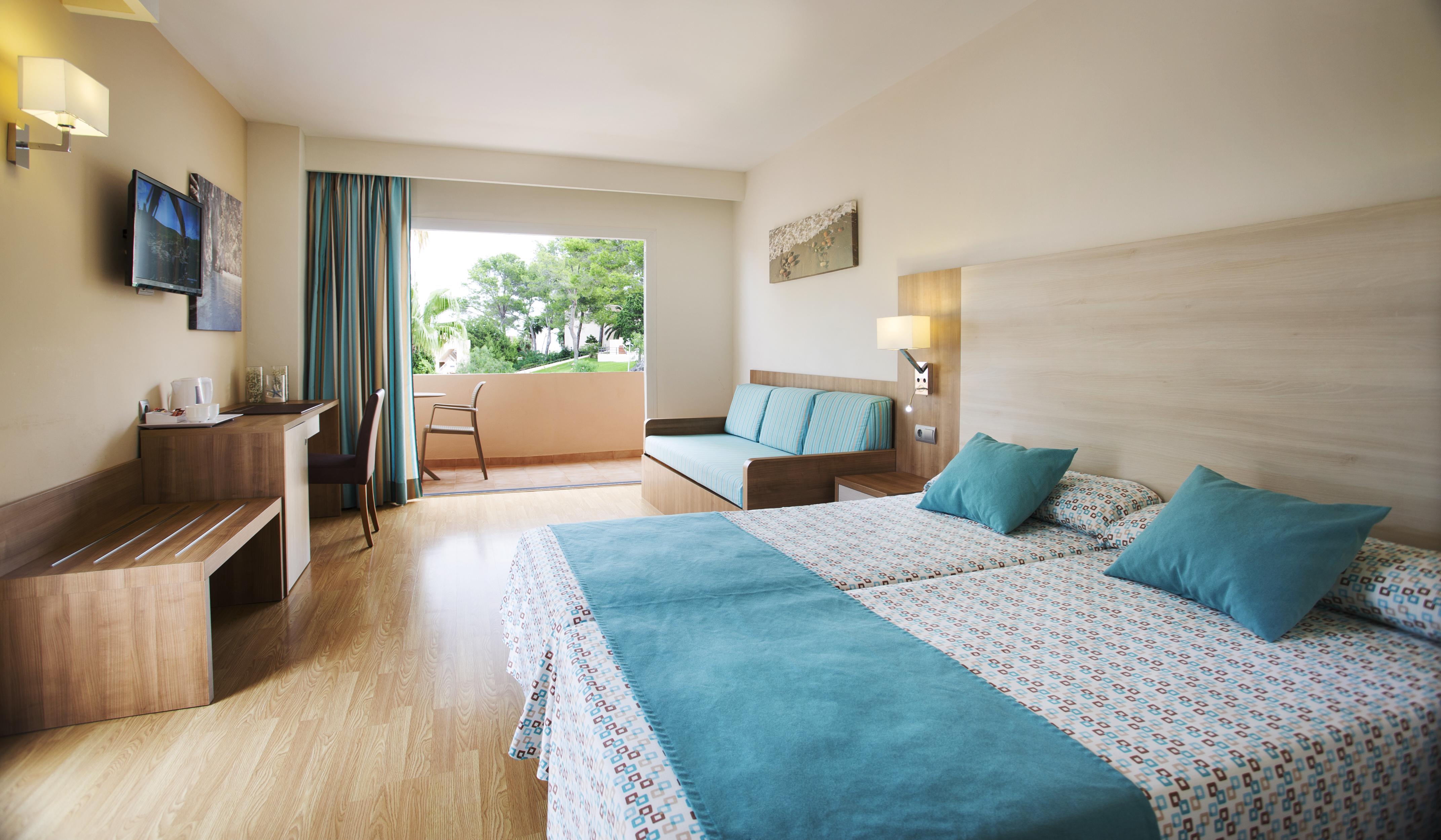 Invisa Hotel Club Cala Blanca Playa DPlaya Des Figueral Екстериор снимка