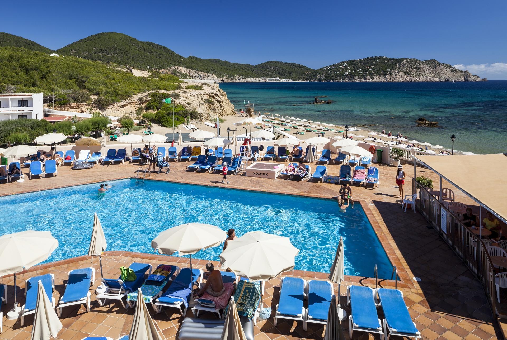 Invisa Hotel Club Cala Blanca Playa DPlaya Des Figueral Екстериор снимка