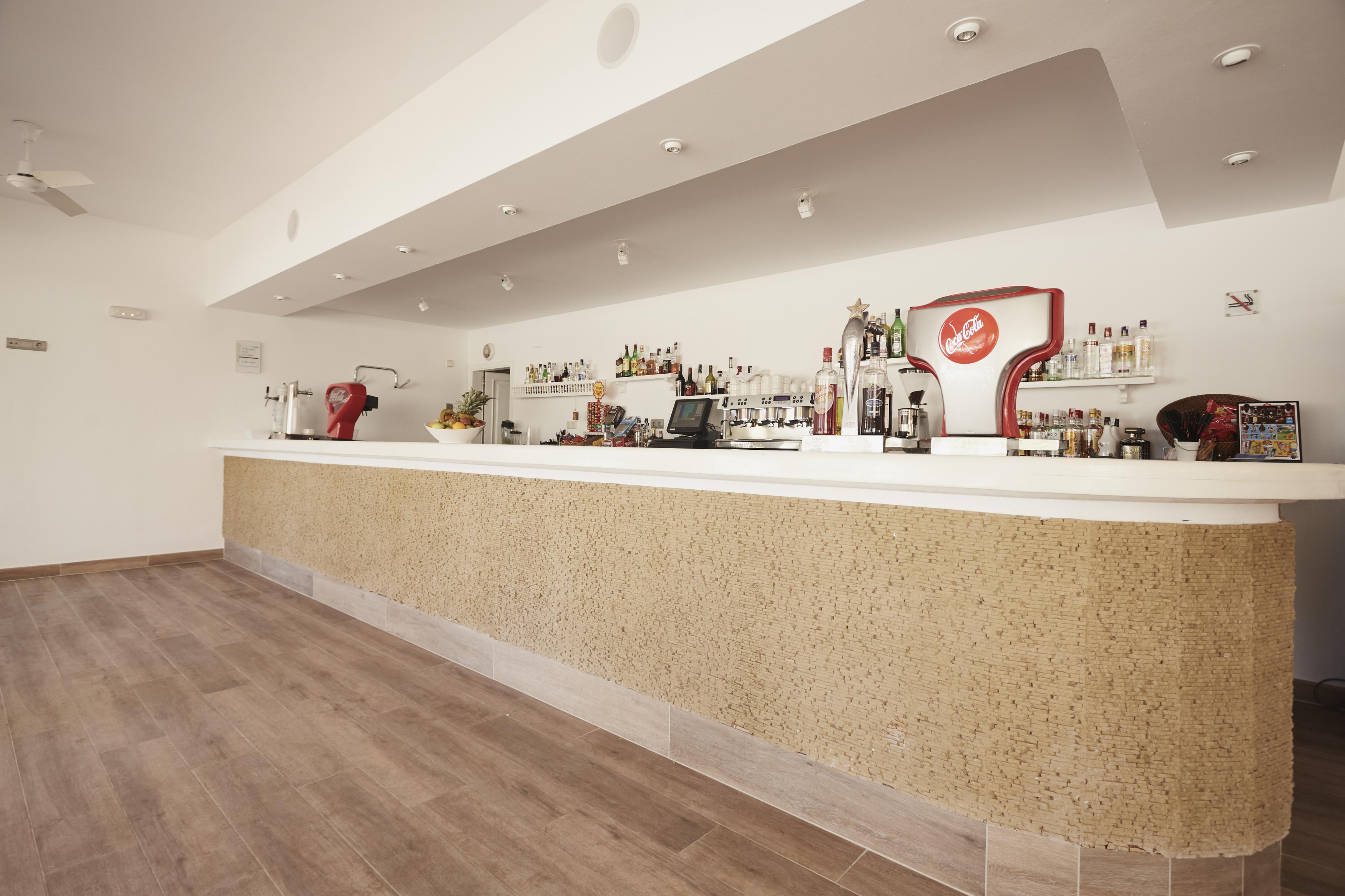 Invisa Hotel Club Cala Blanca Playa DPlaya Des Figueral Екстериор снимка