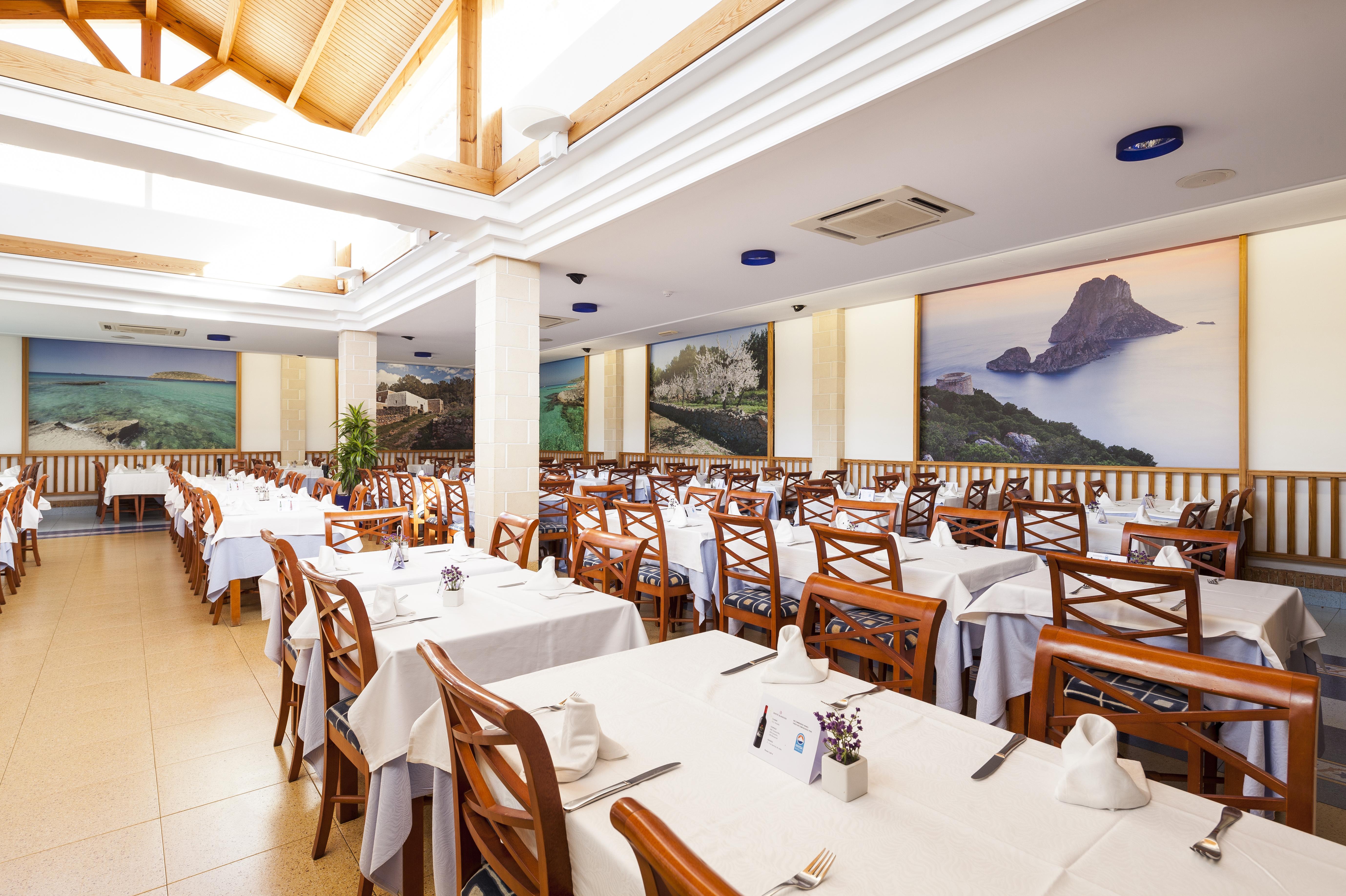 Invisa Hotel Club Cala Blanca Playa DPlaya Des Figueral Екстериор снимка