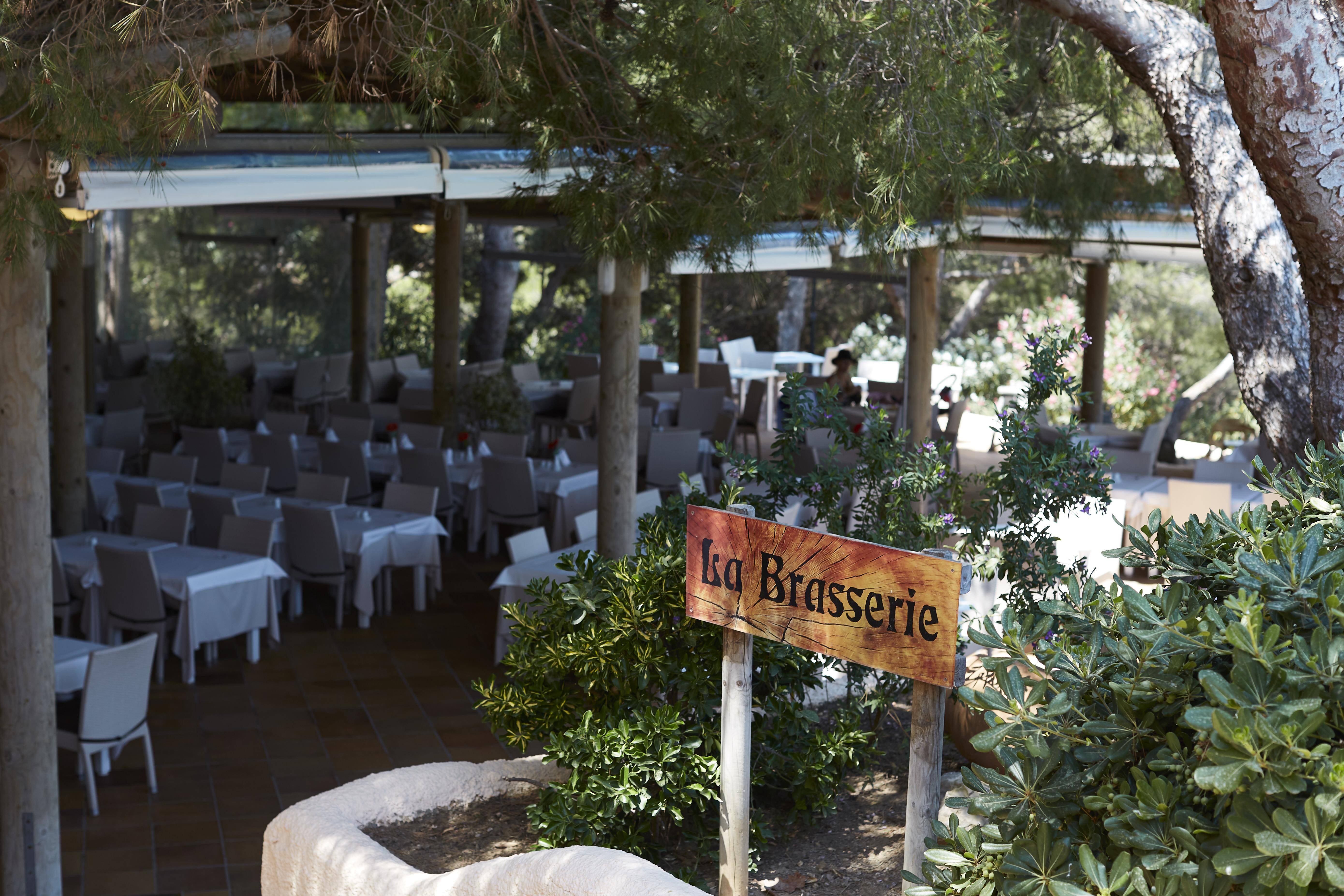 Invisa Hotel Club Cala Blanca Playa DPlaya Des Figueral Екстериор снимка