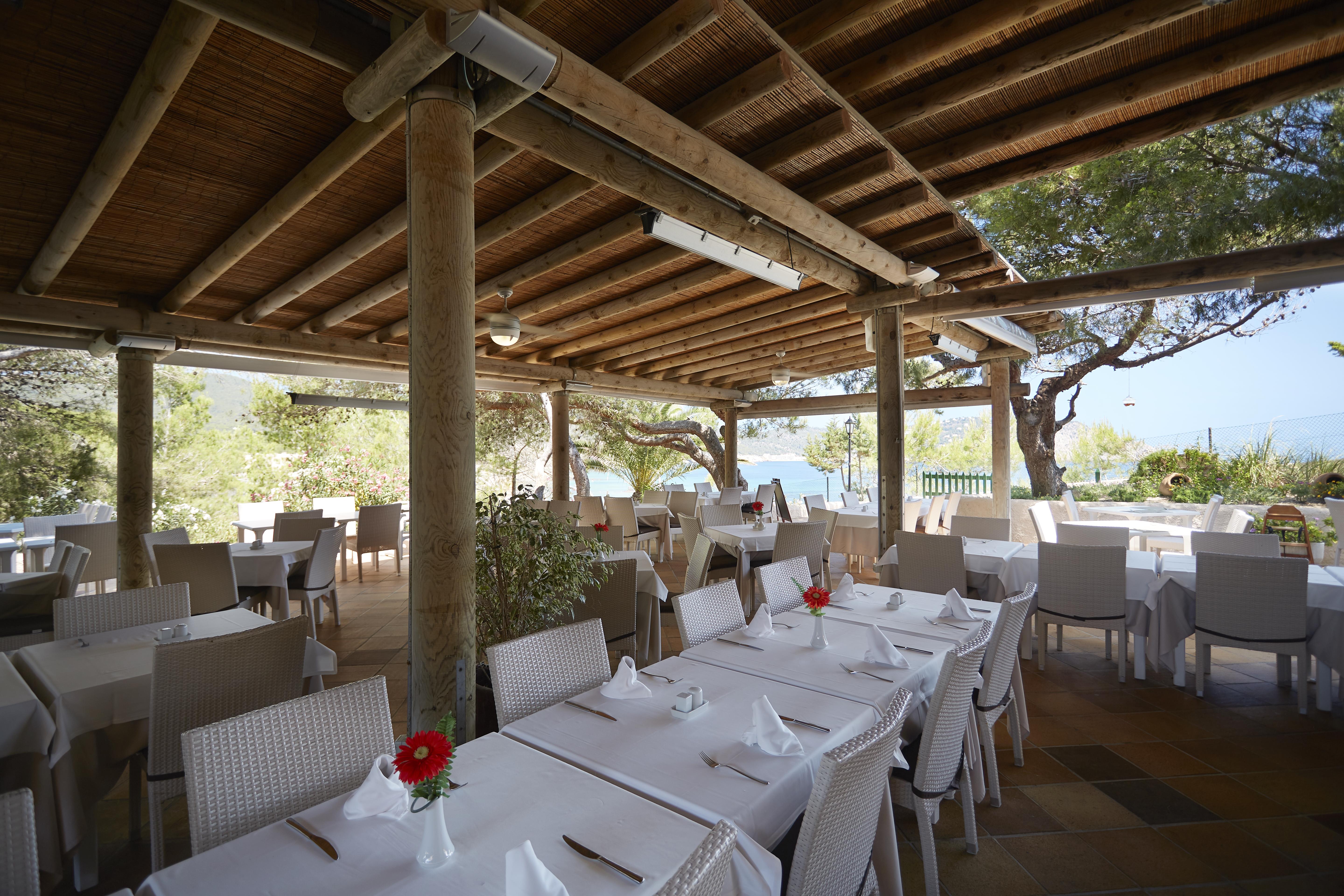 Invisa Hotel Club Cala Blanca Playa DPlaya Des Figueral Екстериор снимка