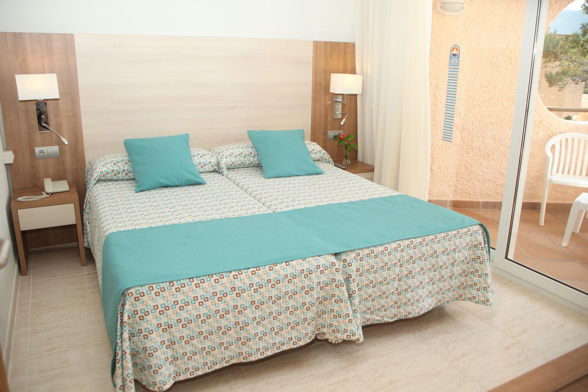 Invisa Hotel Club Cala Blanca Playa DPlaya Des Figueral Екстериор снимка