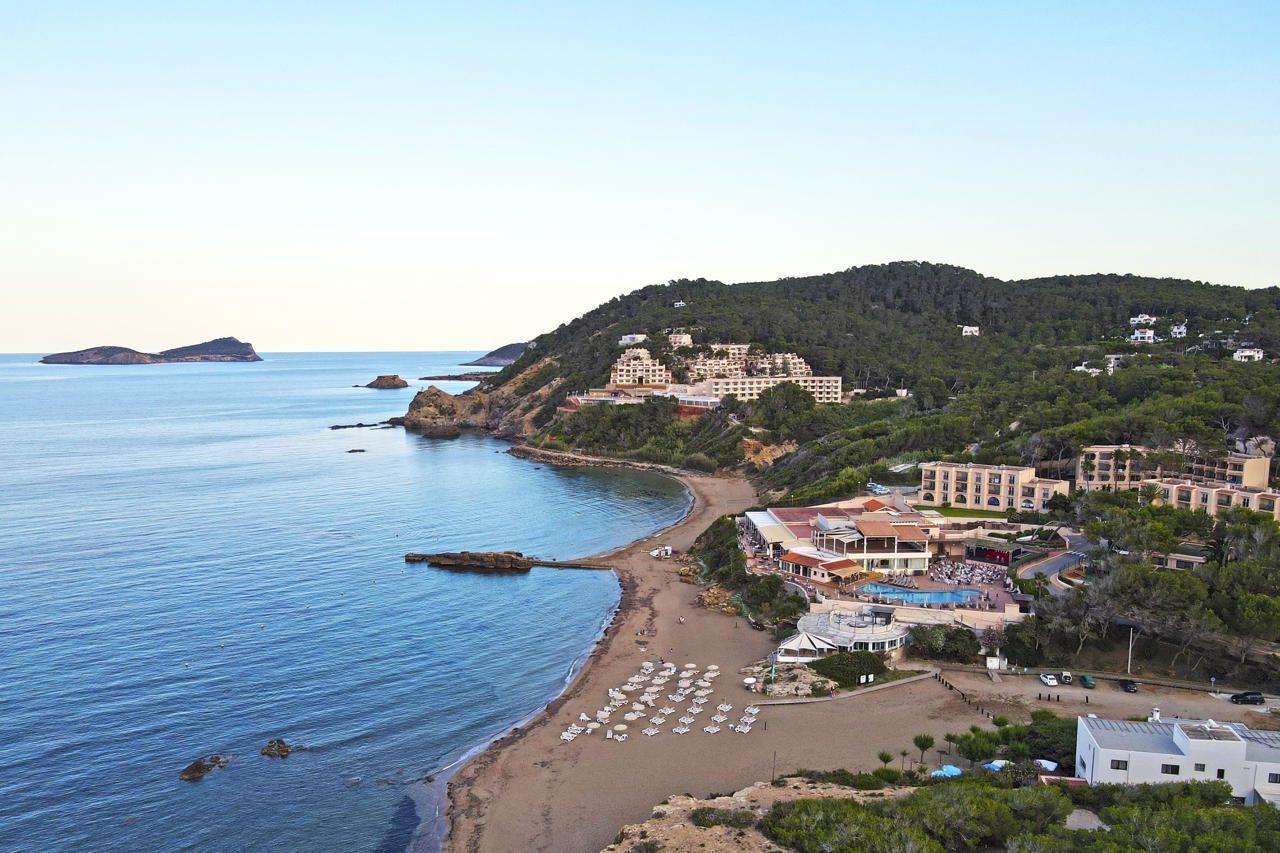 Invisa Hotel Club Cala Blanca Playa DPlaya Des Figueral Екстериор снимка