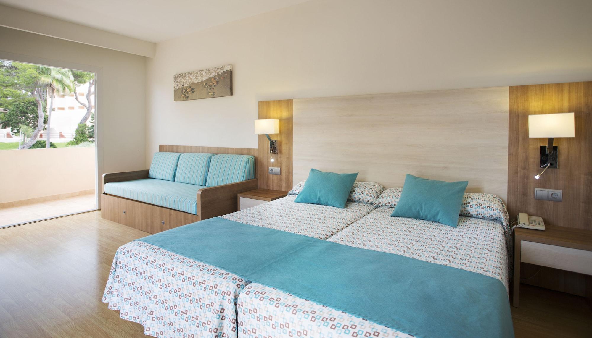 Invisa Hotel Club Cala Blanca Playa DPlaya Des Figueral Екстериор снимка