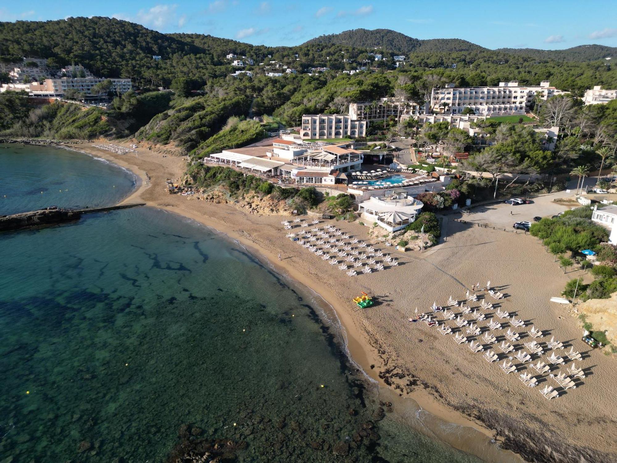 Invisa Hotel Club Cala Blanca Playa DPlaya Des Figueral Екстериор снимка