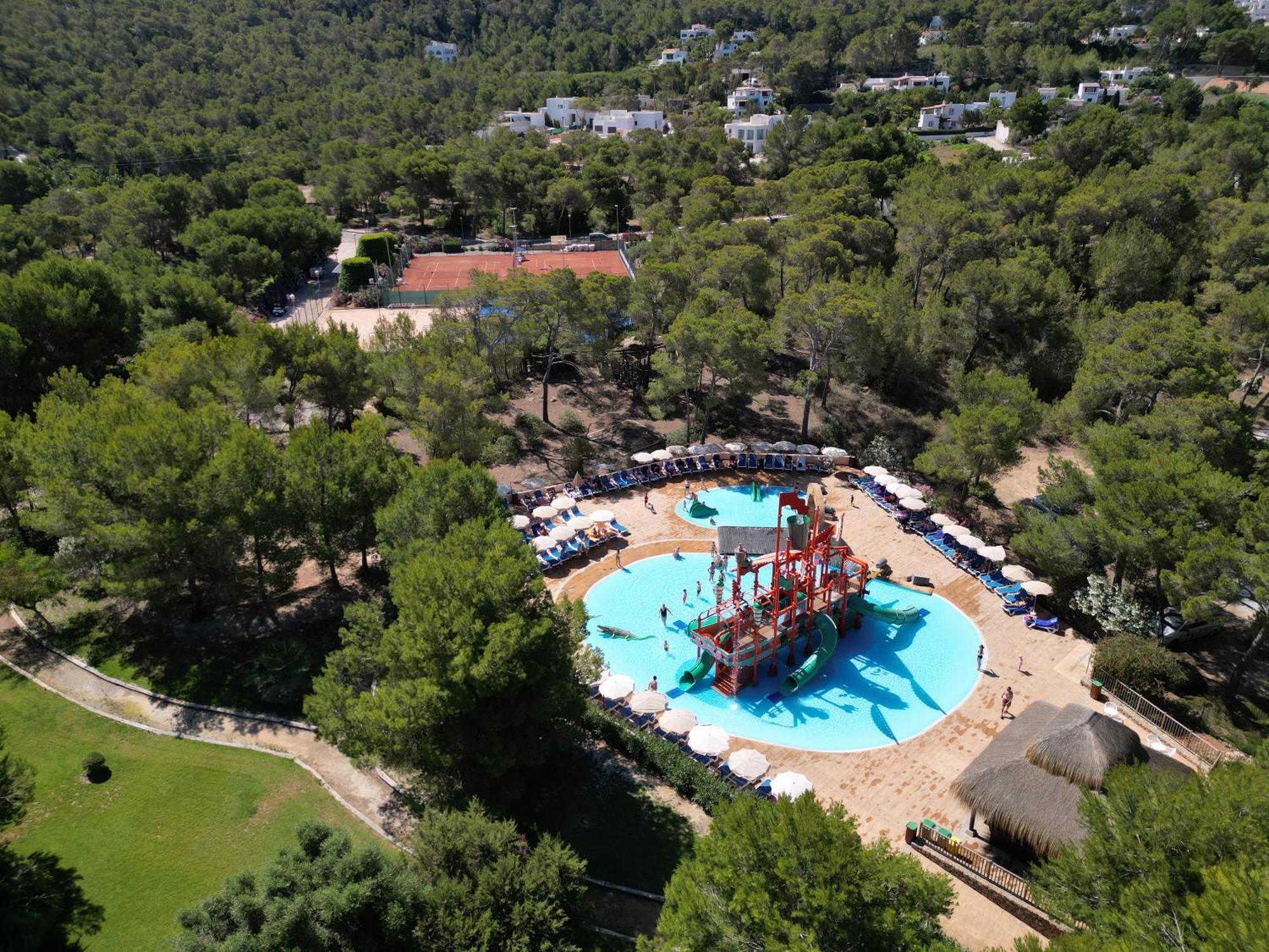 Invisa Hotel Club Cala Blanca Playa DPlaya Des Figueral Екстериор снимка