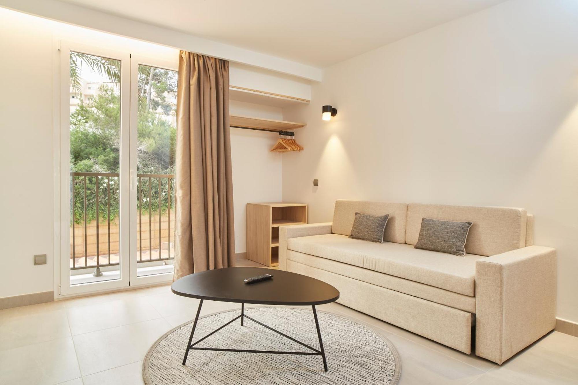Invisa Hotel Club Cala Blanca Playa DPlaya Des Figueral Екстериор снимка