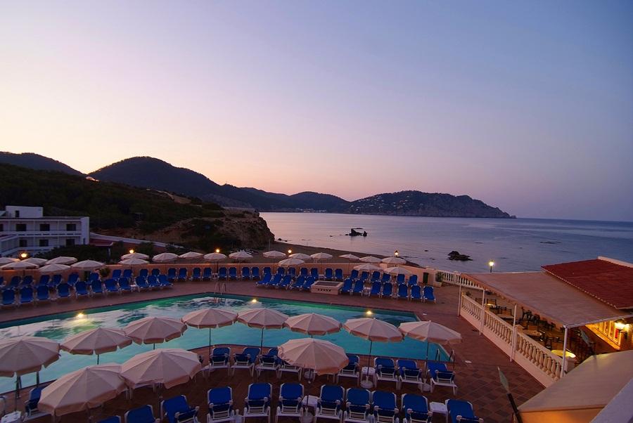 Invisa Hotel Club Cala Blanca Playa DPlaya Des Figueral Съоръжения снимка